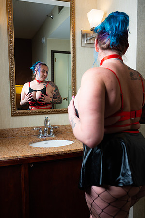 Tabitha & Catherine Embassy Suites Photoshoot 1.18.2025 x David Alexander Media-8431